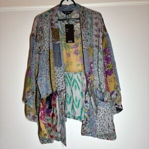 NWT Young Threads Sz M Gray Multi Mix & Match Patchwork Kimono Floral Abstract